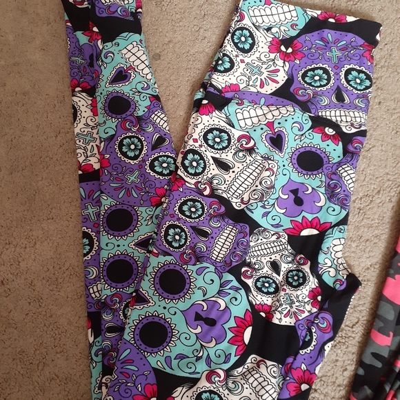 unknown Pants - Sugar skulls leggings 5 inch yoga waistband